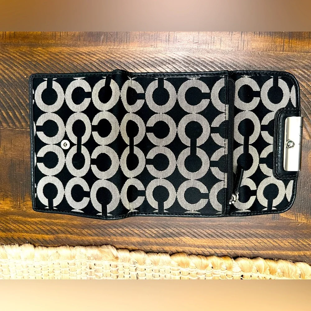 Coach wallet snap closure with zip compartment - Picture 10 of 12